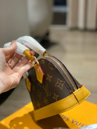 LOU Alma Bag