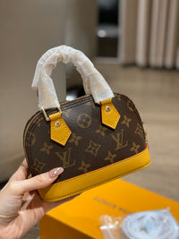 LOU Alma Bag