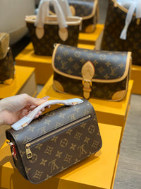 LOU Pochette Bag