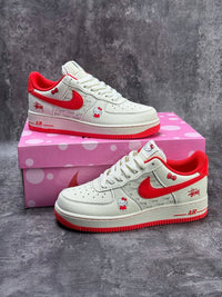 NIKE Air Force 1 x Hello Kitty