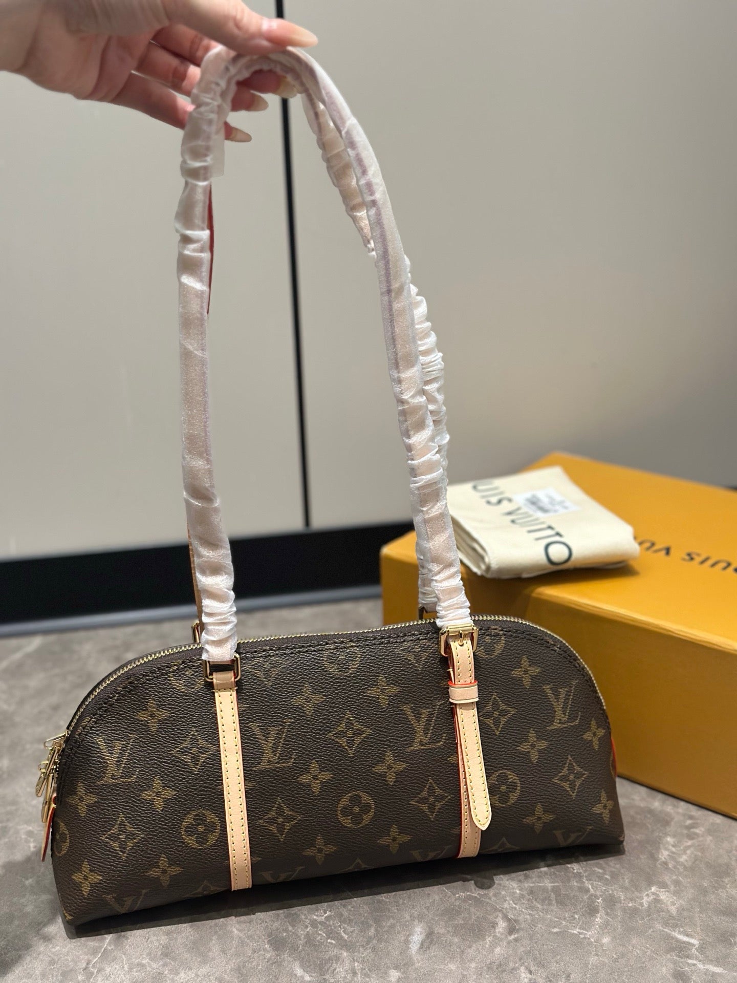 LOU Squire EW Bag