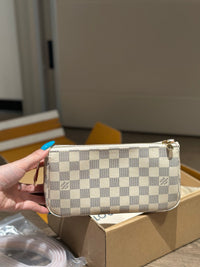 LOU Pochette Accessories Bag