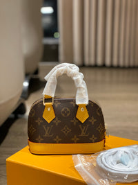 LOU Alma Bag