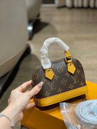 LOU Alma Bag