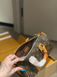 LOU Keepall Bandoulière 25 Bag