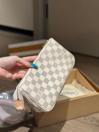 LOU Pochette Accessories Bag
