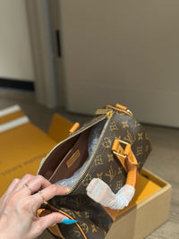 LOU Keepall Bandoulière 25 Bag