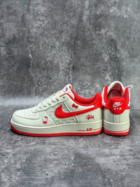 NIKE Air Force 1 x Hello Kitty