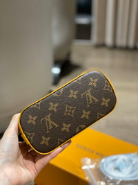 LOU Alma Bag