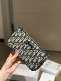Oblique Bow Pouch with Chain