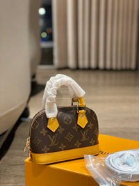 LOU Alma Bag