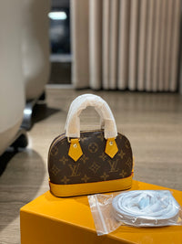 LOU Alma Bag