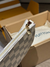 LOU Pochette Accessories Bag