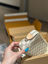 LOU Pochette Accessories Bag