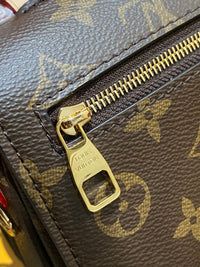 LOU Pochette Bag