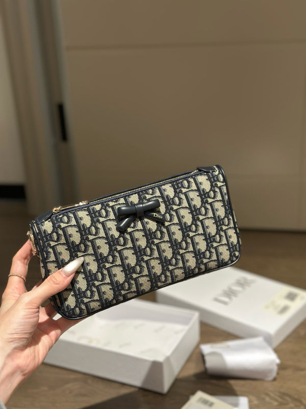 Oblique Bow Pouch with Chain