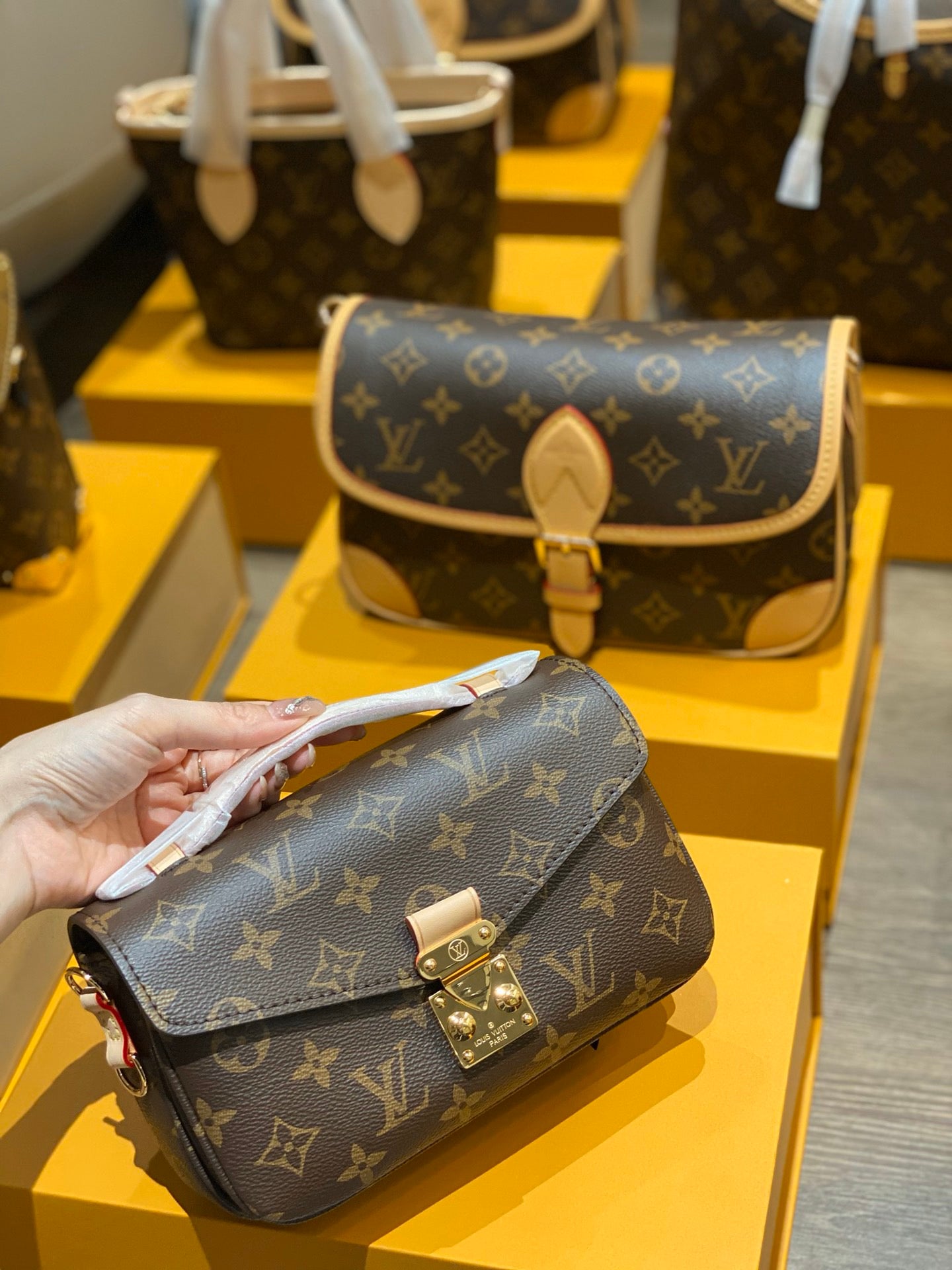 LOU Pochette Bag