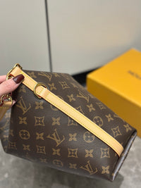 LOU Multipass Bag