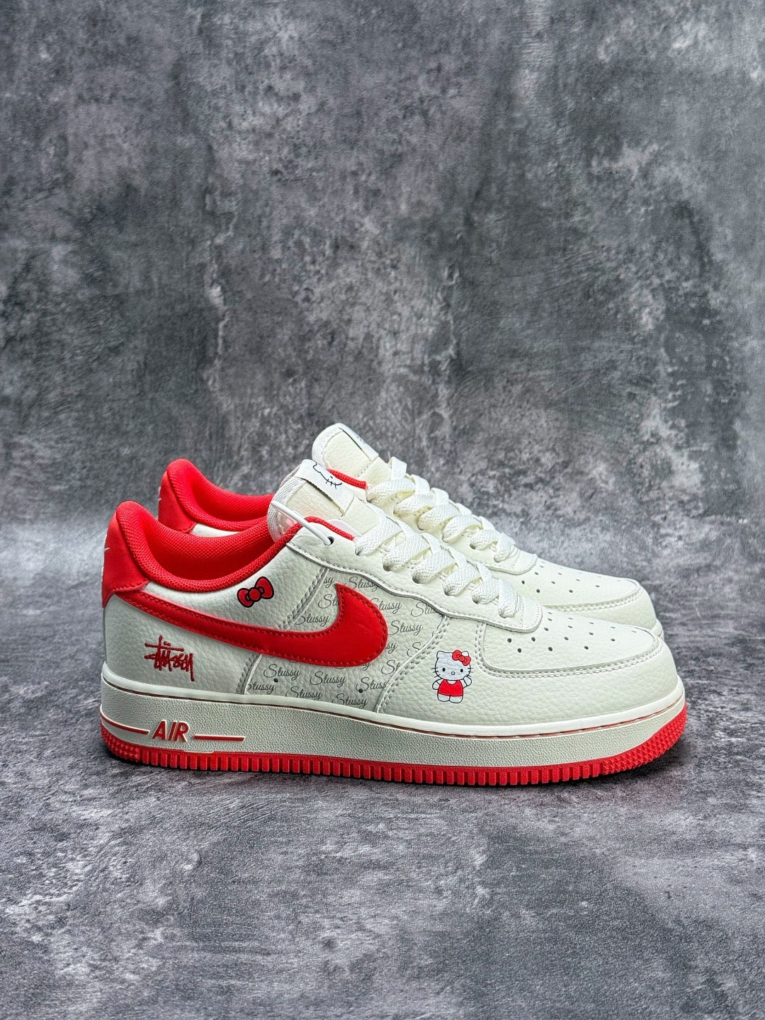NIKE Air Force 1 x Hello Kitty