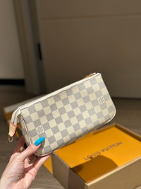 LOU Pochette Accessories Bag